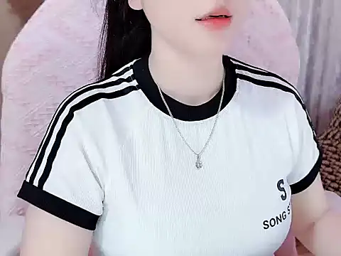 Snapshot of _Lygn__ chatting on 09.17.25 Lygn online show from 09.17.25