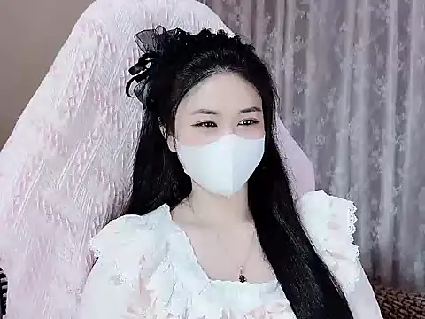 Snapshot of _Lygn__ chatting on 10.24.25 Lygn online show from 10.24.25