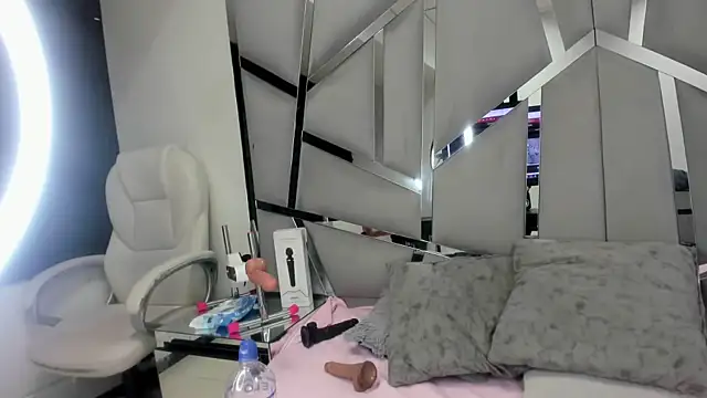 Catherinee69 x online show from 12.15.24