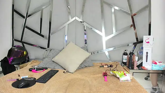 Catherinee69 x online show from 12.04.25