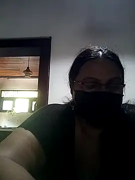 Snapshot of FemMom chatting on 10.08.25 FemMom online show from 10.08.25