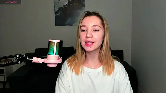 MiaThaine online show from 12.22.24