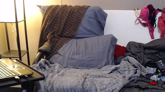 Snapshot of BurgawSub chatting on 10.12.25 BurgawSub online show from 10.12.25