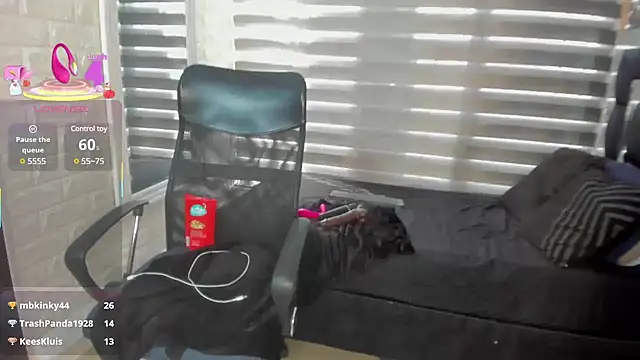 Snapshot of charlotte__G chatting on 03.11.25 charlotte G online show from 03.11.25