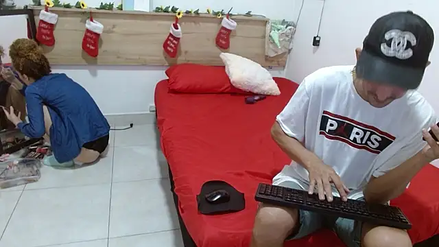 Snapshot of Zamu_1992 chatting on 12.17.24 Zamu 1992 online show from 12.17.24