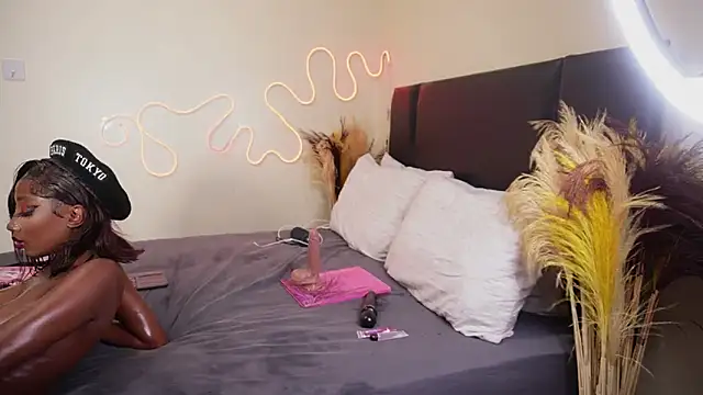 Snapshot of _Watuluv_ chatting on 01.07.25 Watuluv online show from 01.07.25