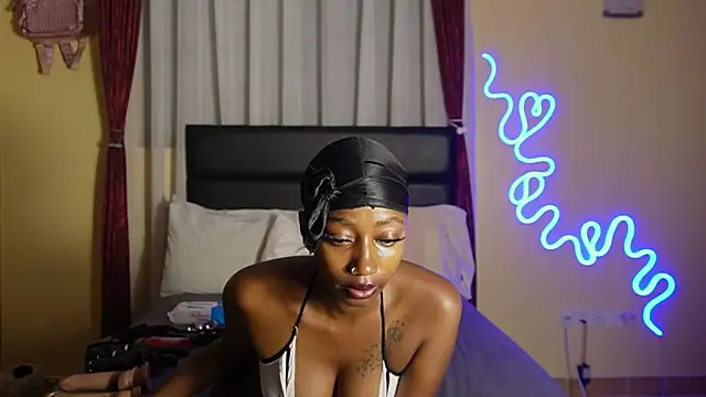 Snapshot of _Watuluv_ chatting on 11.27.25 Watuluv online show from 11.27.25