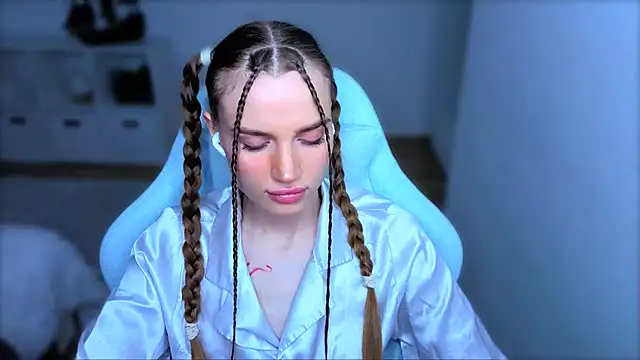 Snapshot of StellaLawless chatting on 10.08.25 StellaLawless online show from 10.08.25