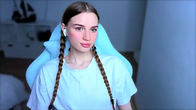 Snapshot of StellaLawless chatting on 10.16.25 StellaLawless online show from 10.16.25