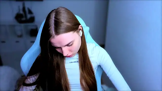 Snapshot of StellaLawless chatting on 10.29.25 StellaLawless online show from 10.29.25