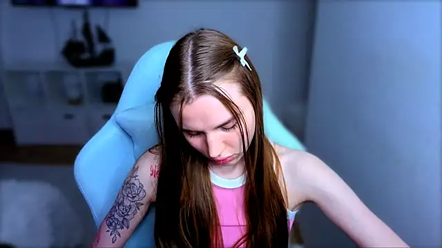 Snapshot of StellaLawless chatting on 10.31.25 StellaLawless online show from 10.31.25