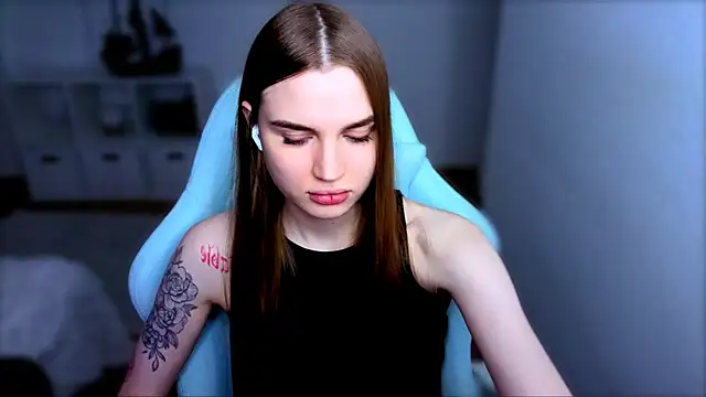 Snapshot of StellaLawless chatting on 11.04.25 StellaLawless online show from 11.04.25