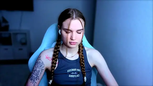 StellaLawless online show from 11.28.25