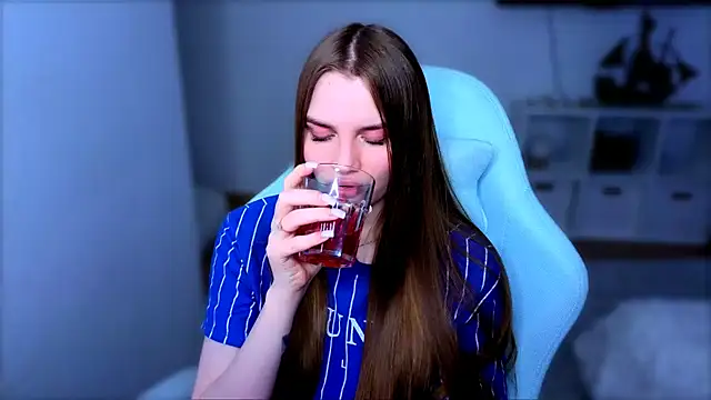 StellaLawless online show from 12.18.25