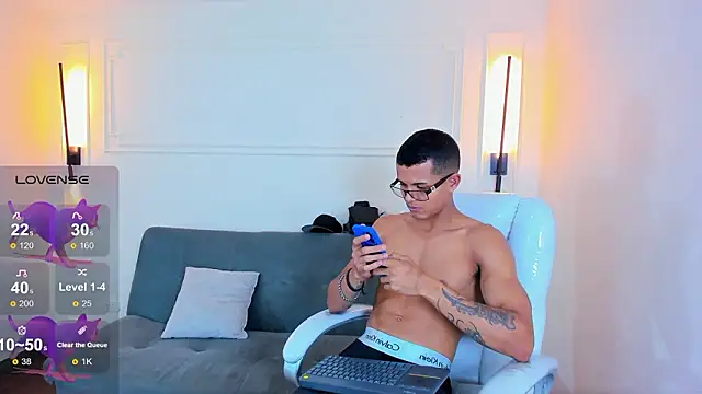 Snapshot of Paradise_boy_s chatting on 02.09.26 Paradise boy s online show from 02.09.26