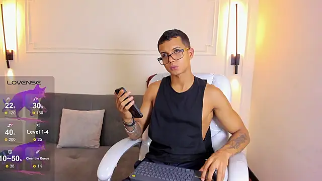 Snapshot of Paradise_boy_s chatting on 02.19.26 Paradise boy s online show from 02.19.26