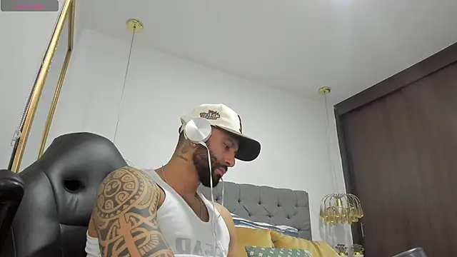 Snapshot of Yorby_Maxx1 chatting on 12.27.24 Yorby Maxx1 online show from 12.27.24