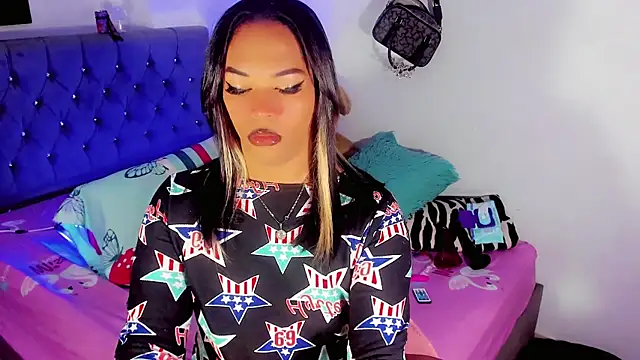 Snapshot of Zakura_hot1 chatting on 11.04.25 Zakura hot1 online show from 11.04.25