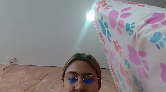 Miabonnett  online show from 12.17.24
