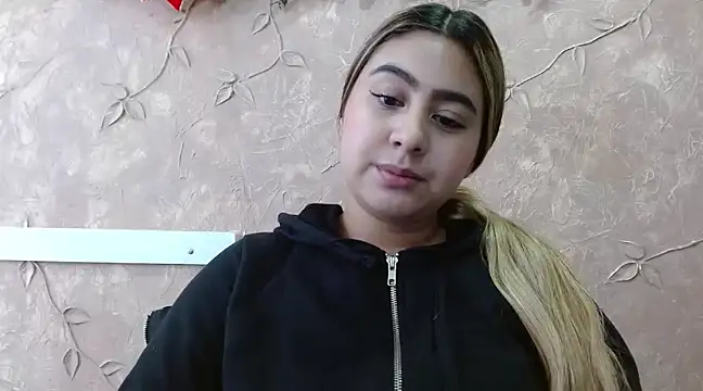 Miabonnett  online show from 12.23.24