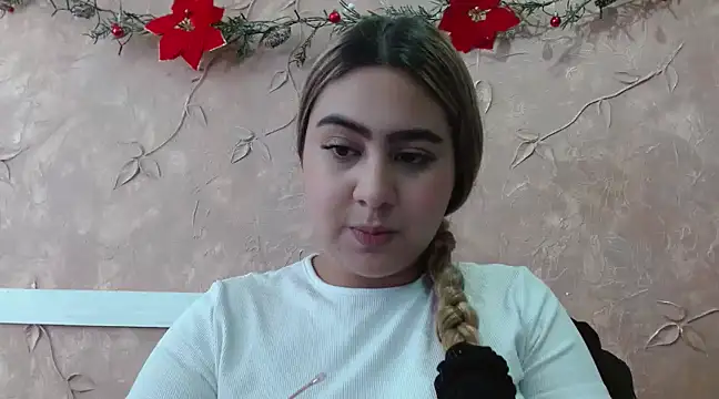 Miabonnett  online show from 12.28.24