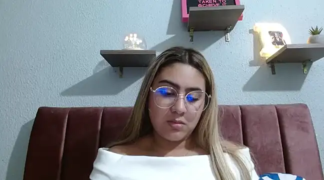 Miabonnett  online show from 01.18.25