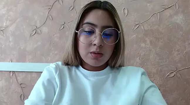 Miabonnett  online show from 02.25.25