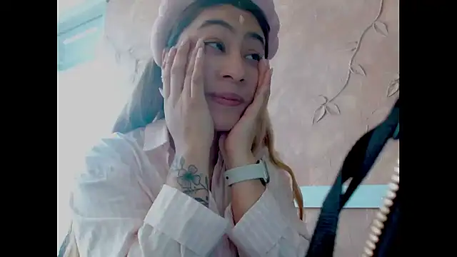 Snapshot of Miabonnett_ chatting on 10.01.25 Miabonnett online show from 10.01.25