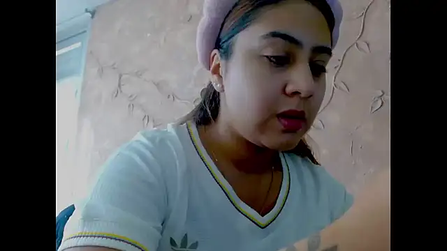 Snapshot of Miabonnett_ chatting on 10.02.25 Miabonnett online show from 10.02.25