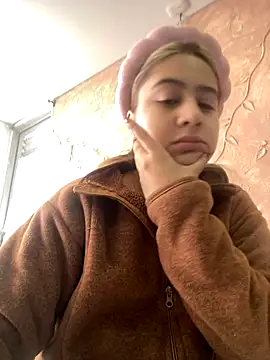 Snapshot of Miabonnett_ chatting on 10.21.25 Miabonnett online show from 10.21.25