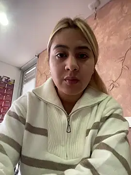 Snapshot of Miabonnett_ chatting on 10.23.25 Miabonnett online show from 10.23.25