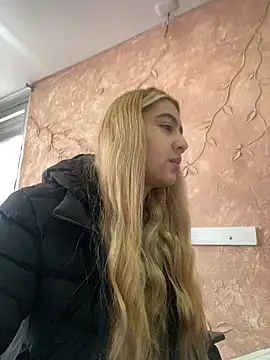 Snapshot of Miabonnett_ chatting on 11.04.25 Miabonnett online show from 11.04.25