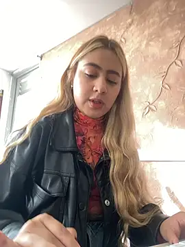 Snapshot of Miabonnett_ chatting on 11.07.25 Miabonnett online show from 11.07.25