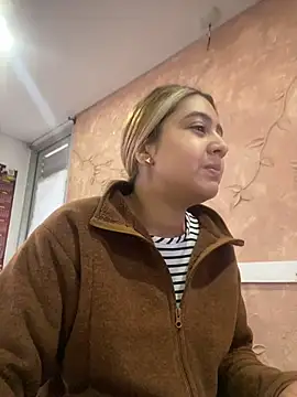 Miabonnett  online show from 11.24.25