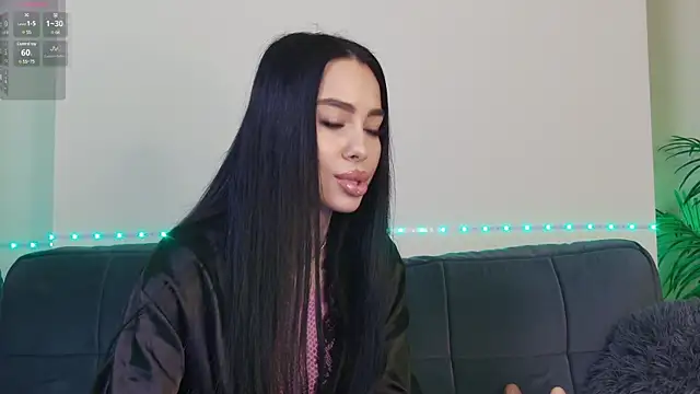 Snapshot of OnlyXandra chatting on 01.20.25 OnlyXandra online show from 01.20.25