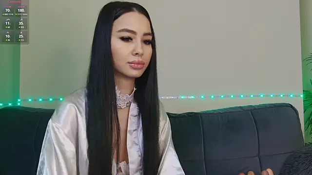 Snapshot of OnlyXandra chatting on 02.11.25 OnlyXandra online show from 02.11.25