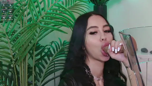 Snapshot of OnlyXandra chatting on 02.12.25 OnlyXandra online show from 02.12.25