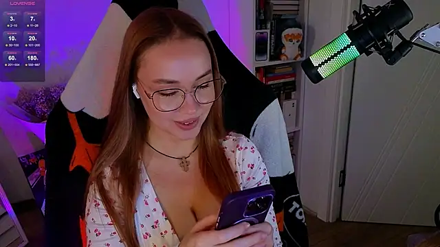 Emili1- online show from 10.11.25