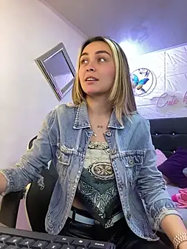 Snapshot of emma_oxford chatting on 12.19.24 emma oxford online show from 12.19.24