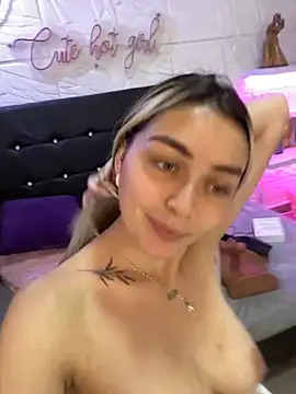 Snapshot of emma_oxford chatting on 12.20.24 emma oxford online show from 12.20.24