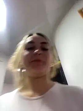 Snapshot of emma_oxford chatting on 12.21.24 emma oxford online show from 12.21.24