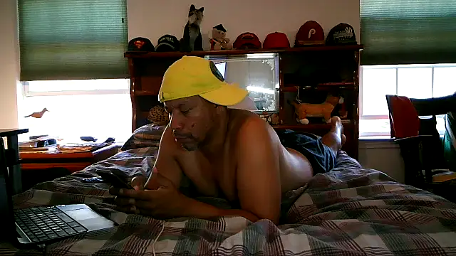 Snapshot of pimpdaddy4ever chatting on 11.02.25 pimpdaddy4ever online show from 11.02.25