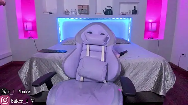 ViolettaBaker  online show from 02.14.25