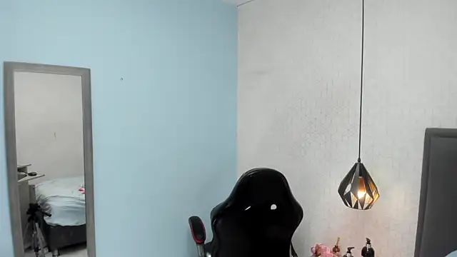 MADISON ROWAN1 online show from 01.15.25