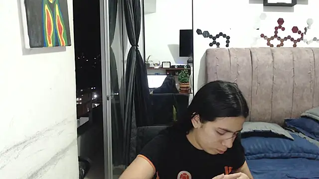 Snapshot of Liza_Thurner chatting on 01.05.25 Liza Thurner online show from 01.05.25