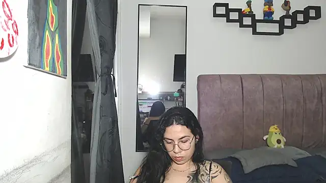 Snapshot of Liza_Thurner chatting on 09.19.25 Liza Thurner online show from 09.19.25