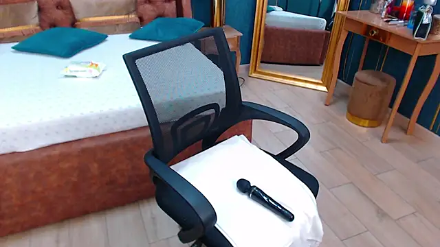 SerenaXMendez online show from 12.02.24