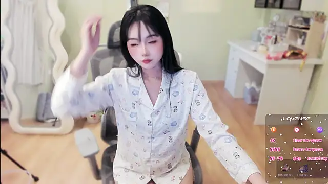 Snapshot of Nery_Asian chatting on 05.25.26 Nery Asian online show from 05.25.26