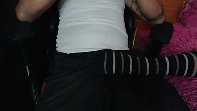 Snapshot of OldManAndGirlishLady chatting on 02.15.25 OldManAndGirlishLady online show from 02.15.25