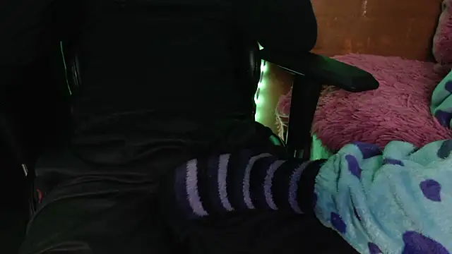 Snapshot of OldManAndGirlishLady chatting on 02.19.25 OldManAndGirlishLady online show from 02.19.25